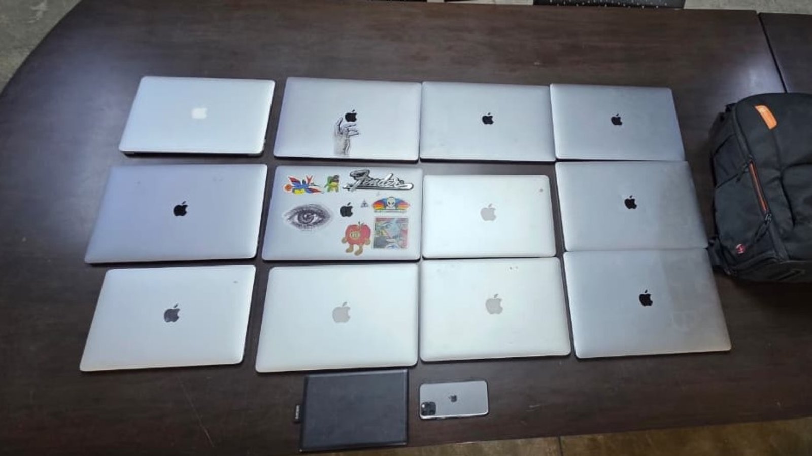 Policía de Monterrey recupera laptops robadas