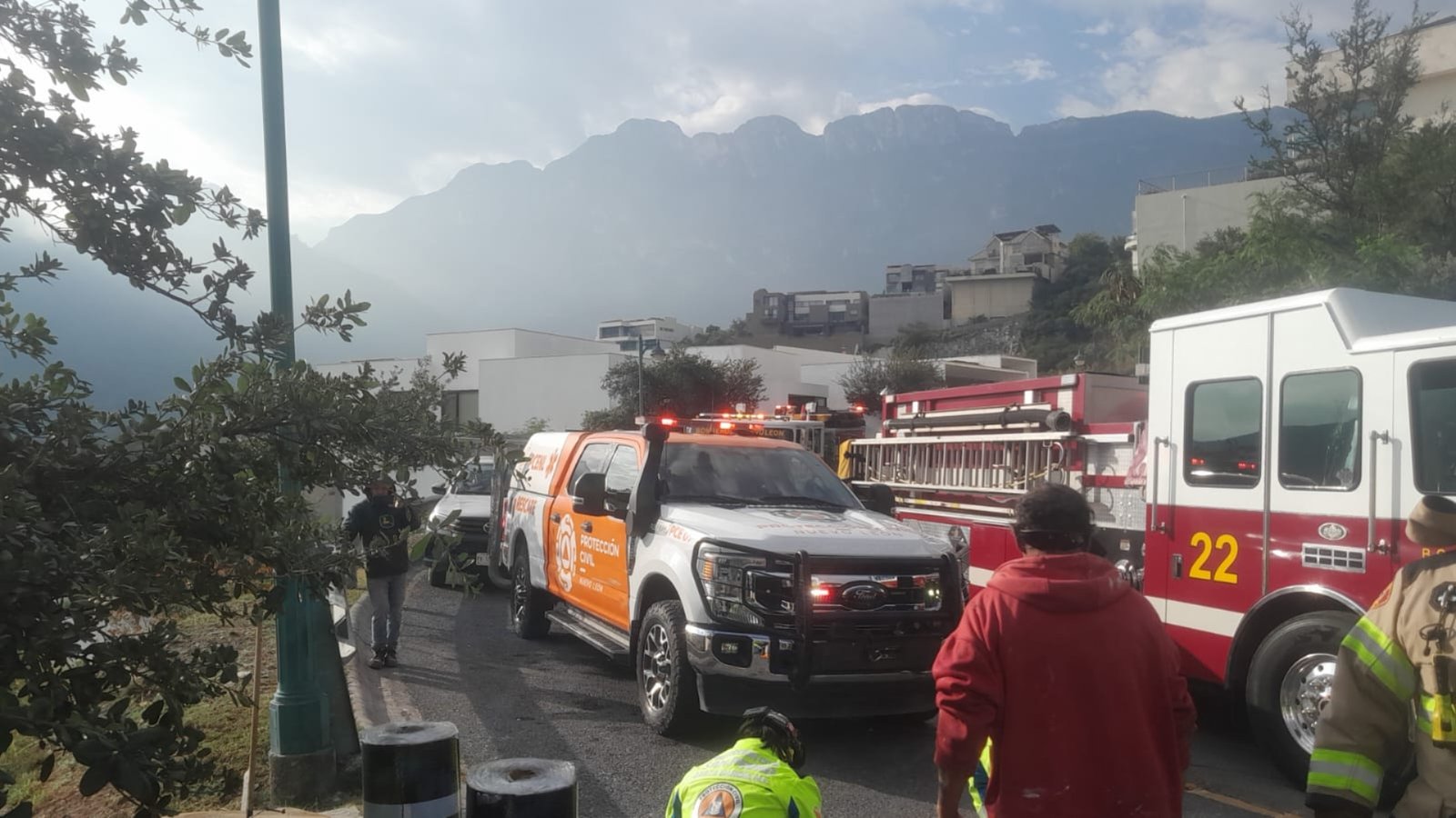 Protección Civil San Pedro atiende accidente laboral