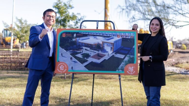 Coloca Juárez primera piedra del Centro Comunitario Santa Isabel