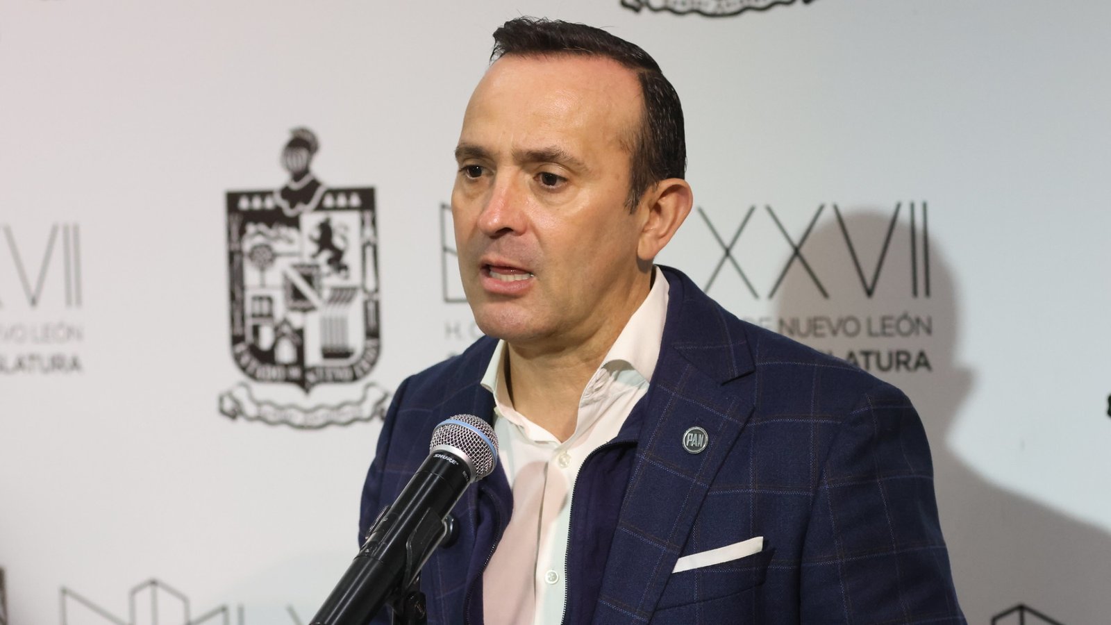 Legisladores de Nuevo León discuten la propuesta de deuda y el incremento del ISN para 2026.