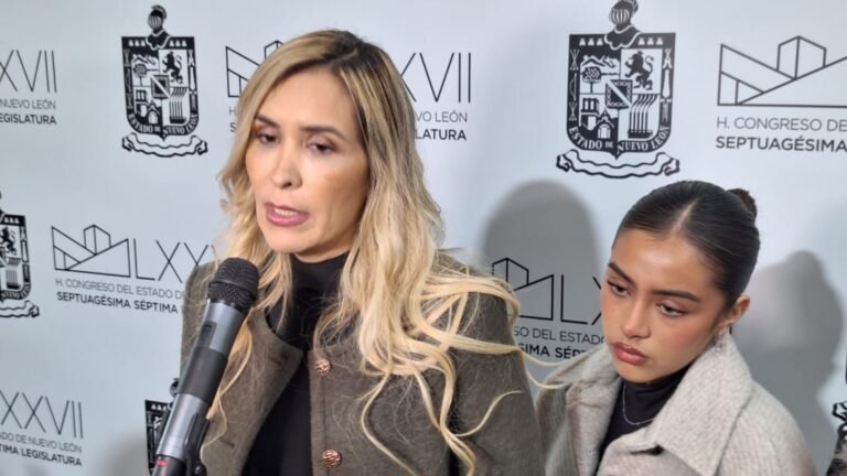 Adalina Dávalos presenta iniciativa de ley en el Congreso de Nuevo León.