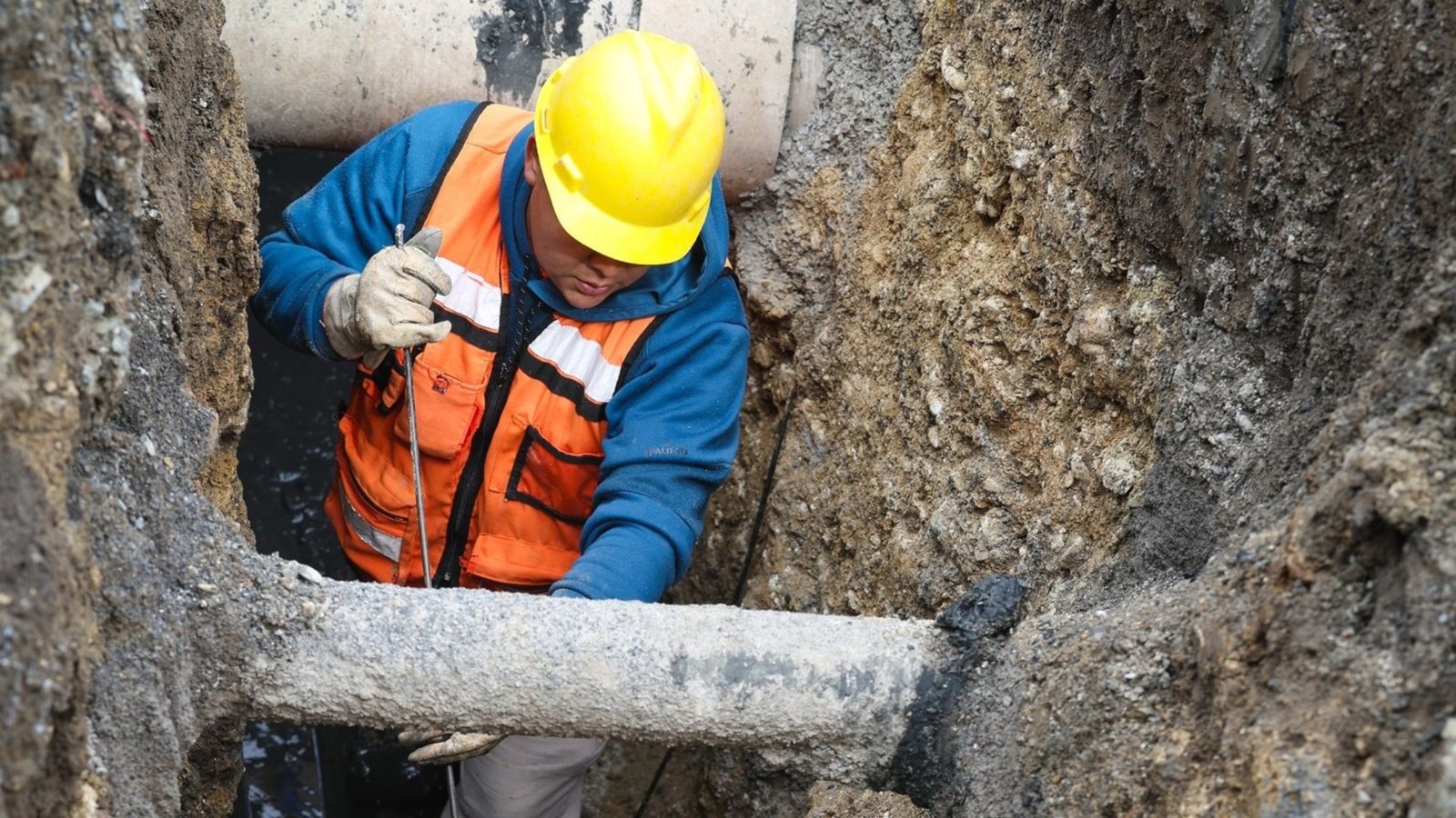 Repara AyD drenaje colapsado por Toallitas humedas y grasa: piden no tirar residuos al alcantarillado