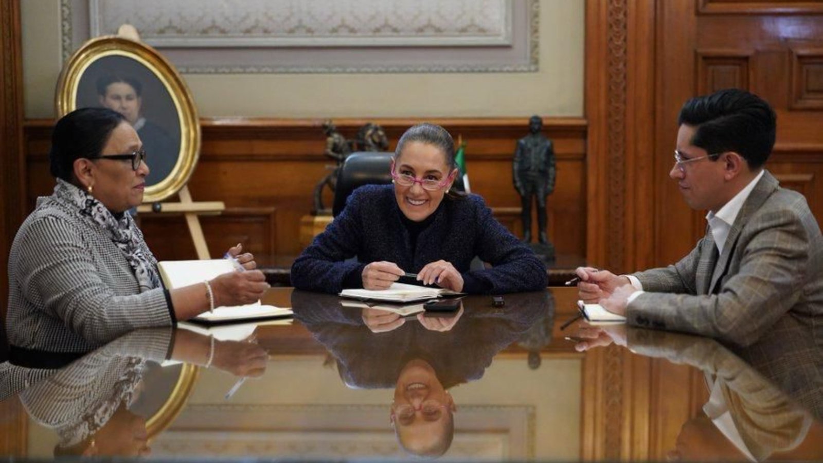 Claudia Sheinbaum durante mensaje sobre llamada con el papa León XIV