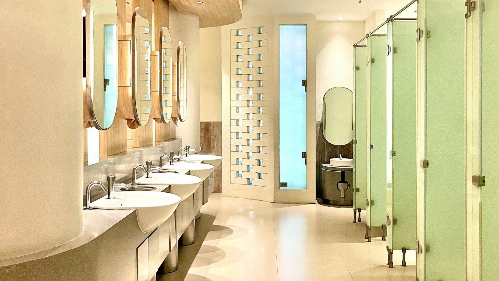 Iniciativa en el Congreso de Nuevo León sobre baños familiares accesibles