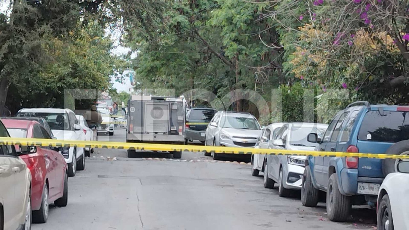 Camioneta abandonada en la colonia Blas Chumacero.