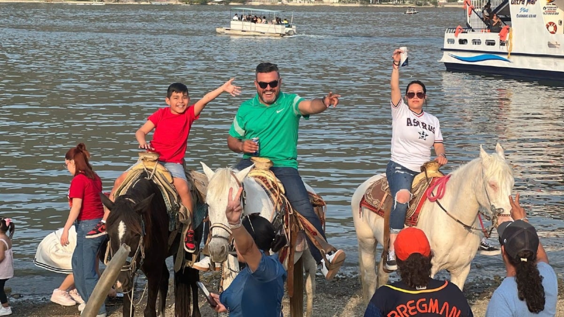 Presa la boca ponys santiago