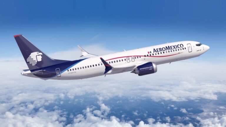 Muere pasajero y desvian Vuelo Madrid–Monterrey de Aeroméxico a base militar en Canadá