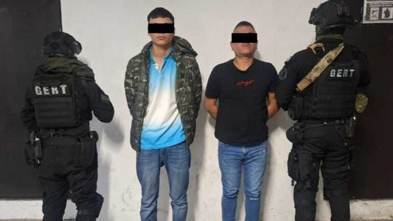 Detención por robo con violencia en Coppel Santa Catarina