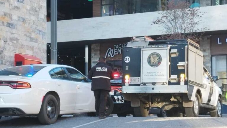 Autoridades investigan muerte de hombre en plaza Fórum Monterrey