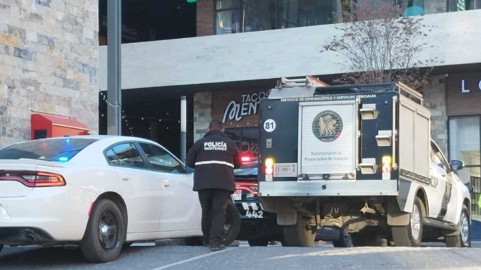 Autoridades investigan muerte de hombre en plaza Fórum Monterrey