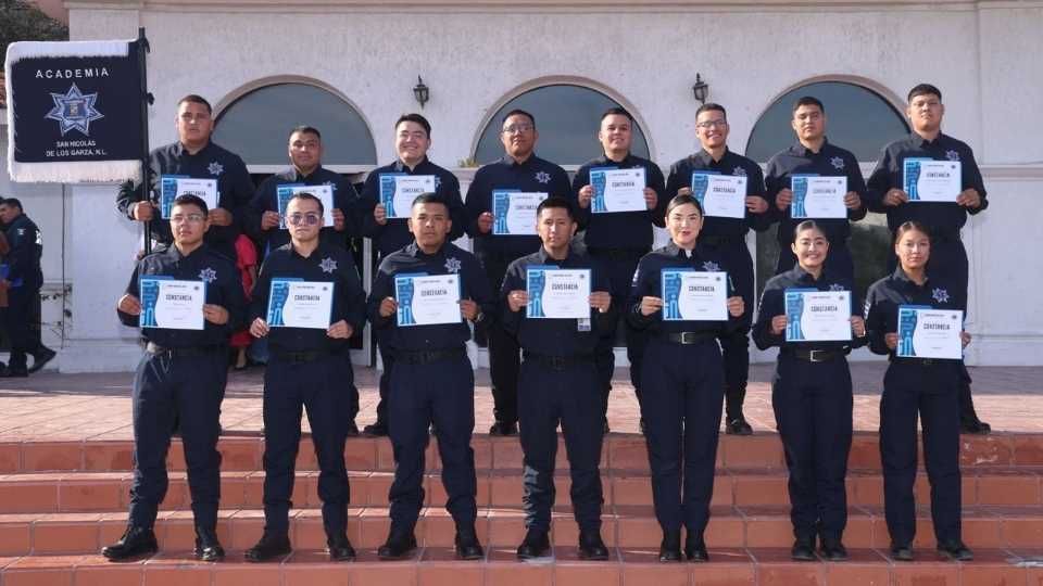 Daniel Carrillo toma protesta a 31 nuevos policías en San Nicolás