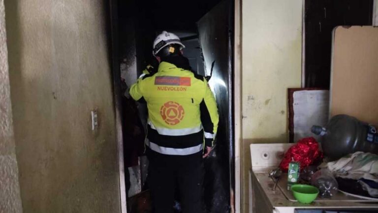 Corto circuito provoca incendio en vivienda de San Nicolás; hay una mujer intoxicada