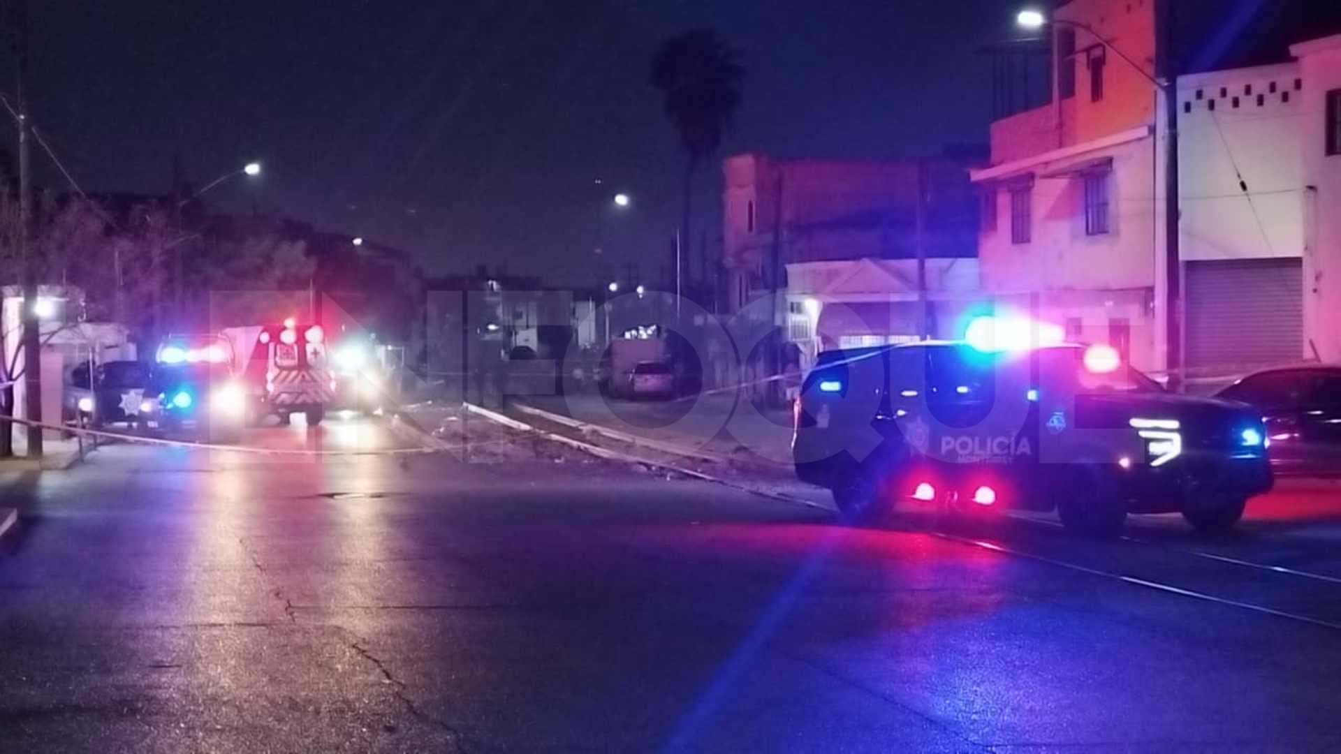 Balean a joven en calles de Monterrey