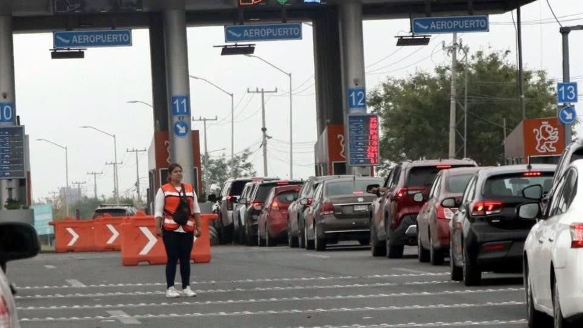 Reactivan cobro en la Autopista al Aeropuerto en Monterrey