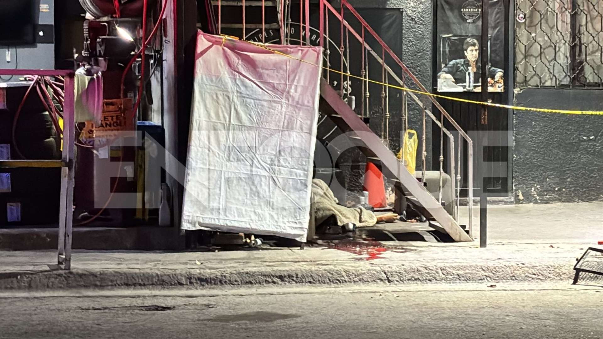 Asesinan a hombre afuera de negocio en Apodaca