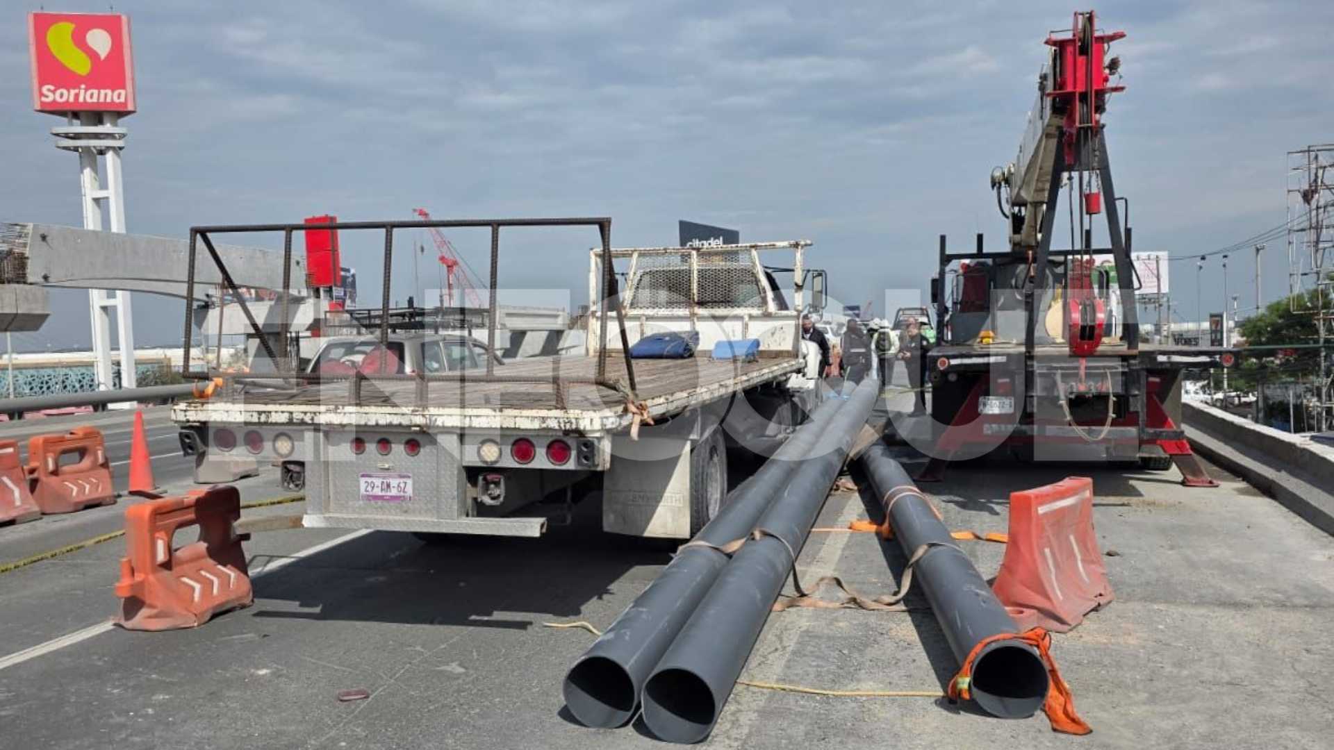 Cae estructura en obra de la Línea 6 y deja a trabajador grave