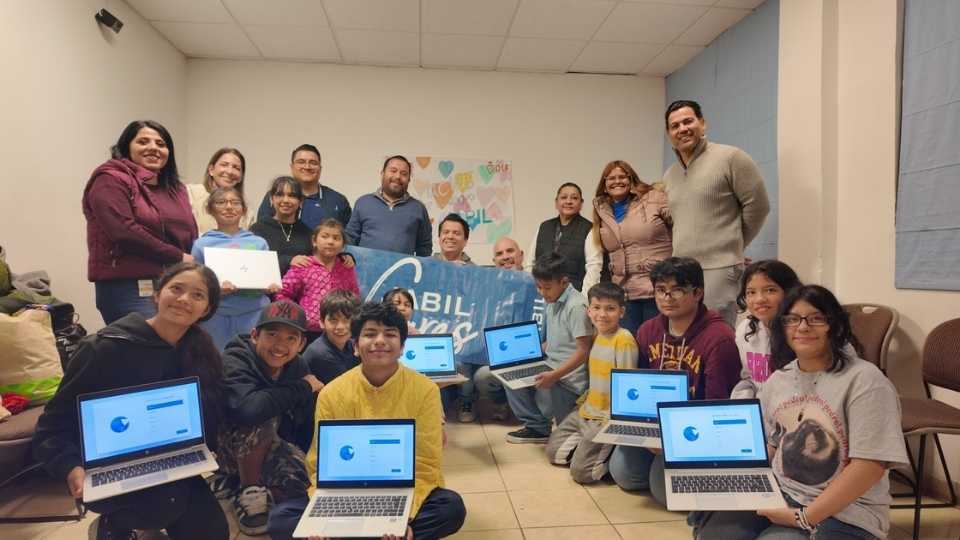 DIF Nuevo León recibe donativo de computadoras para impulsar la capacitación digital infantil