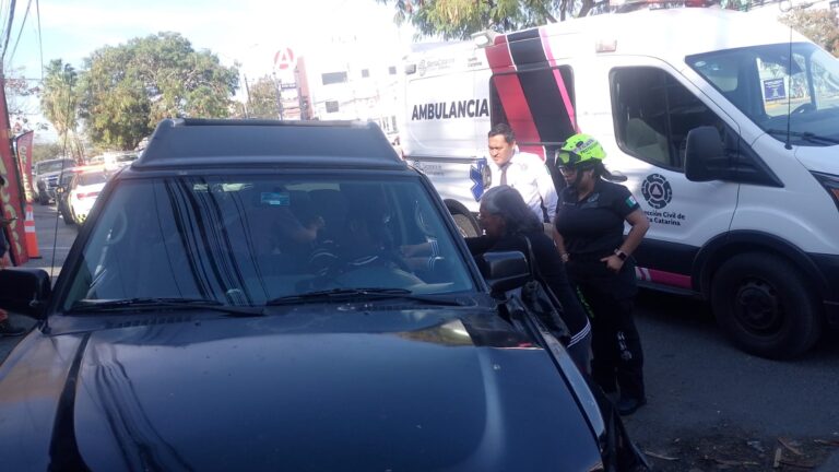 Accidente en colonia La Aurora deja conductor con lesiones leves