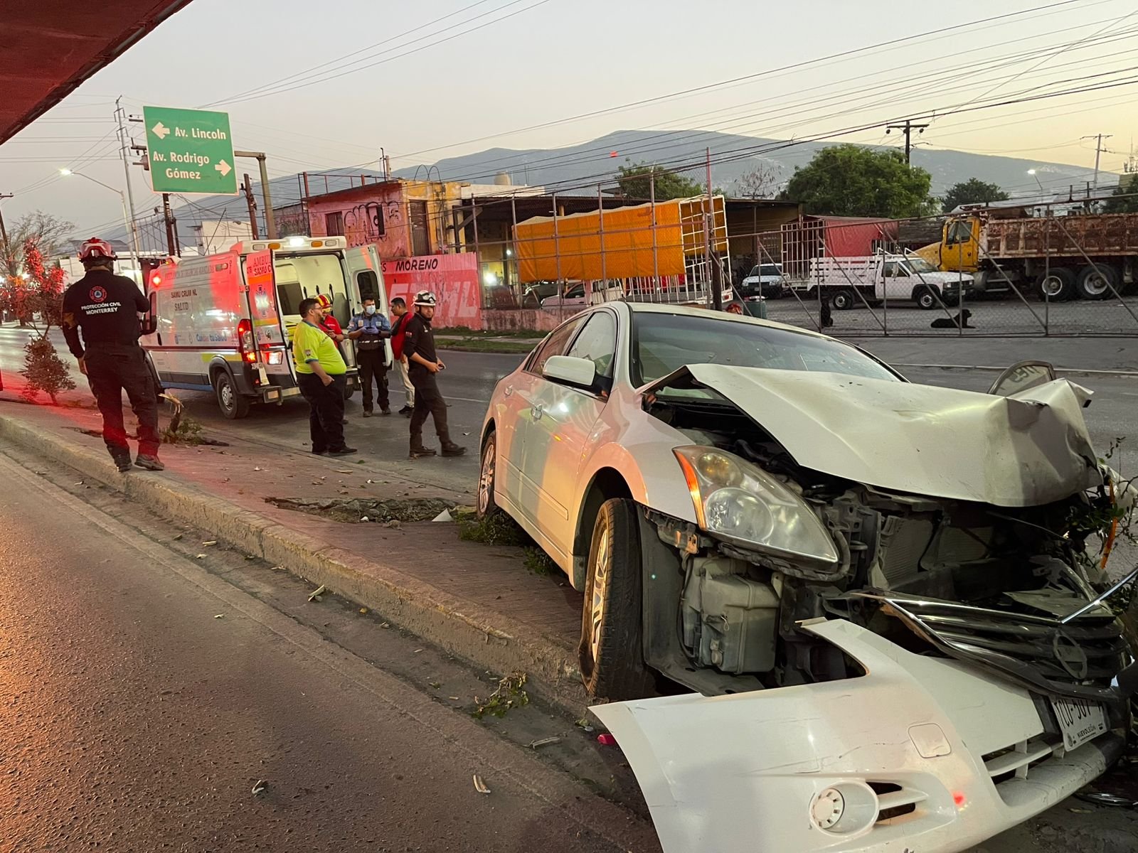 Choque en Avenida Aztlán deja un herido esta mañana