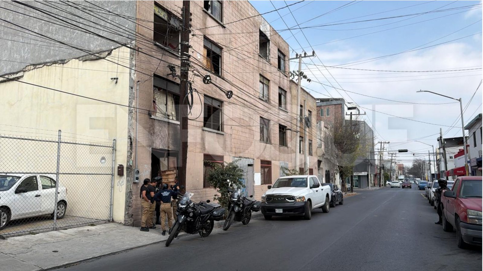 Operativo policial en Carlos Salazar Centro de Monterrey.