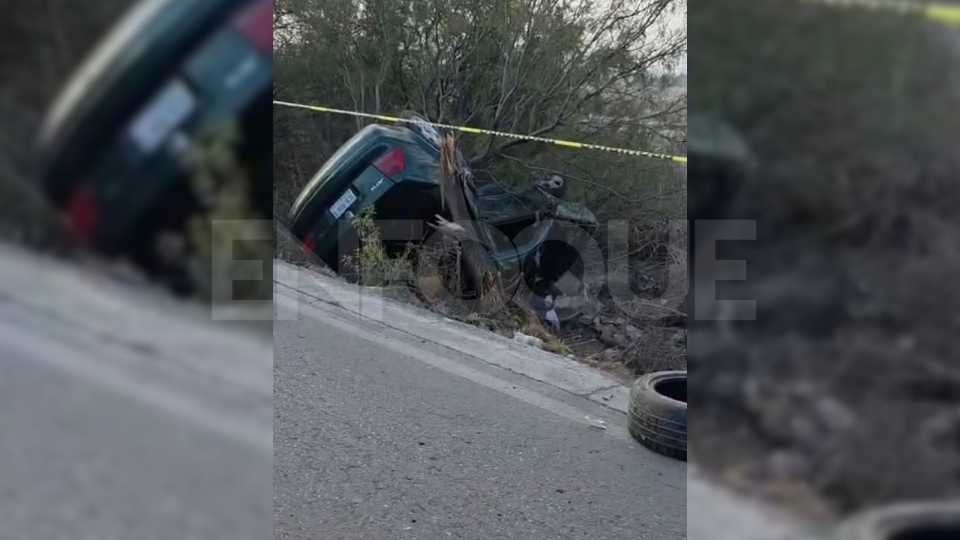 Muere conductor tras chocar contra un árbol y volcar en García