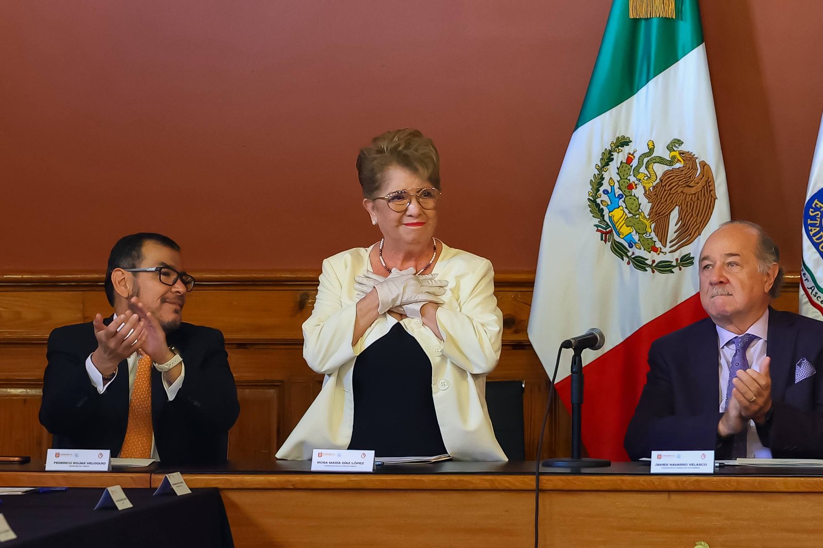 photo_4976721465537399792_w