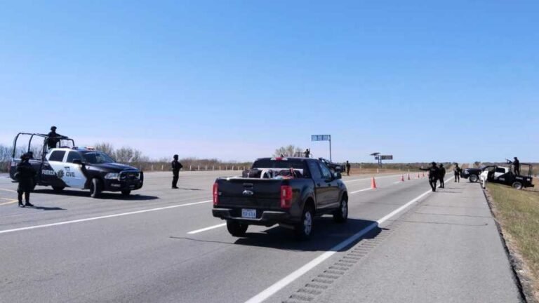 “Patrullaje de Fuerza Civil en carreteras de Nuevo León como parte del operativo de seguridad rumbo al Mundial 2026”.