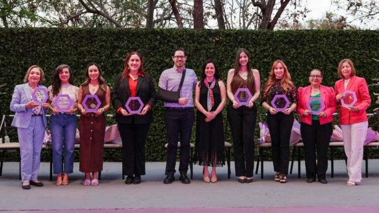 Santiago reconoce a ocho mujeres destacadas en el Día Internacional de la Mujer