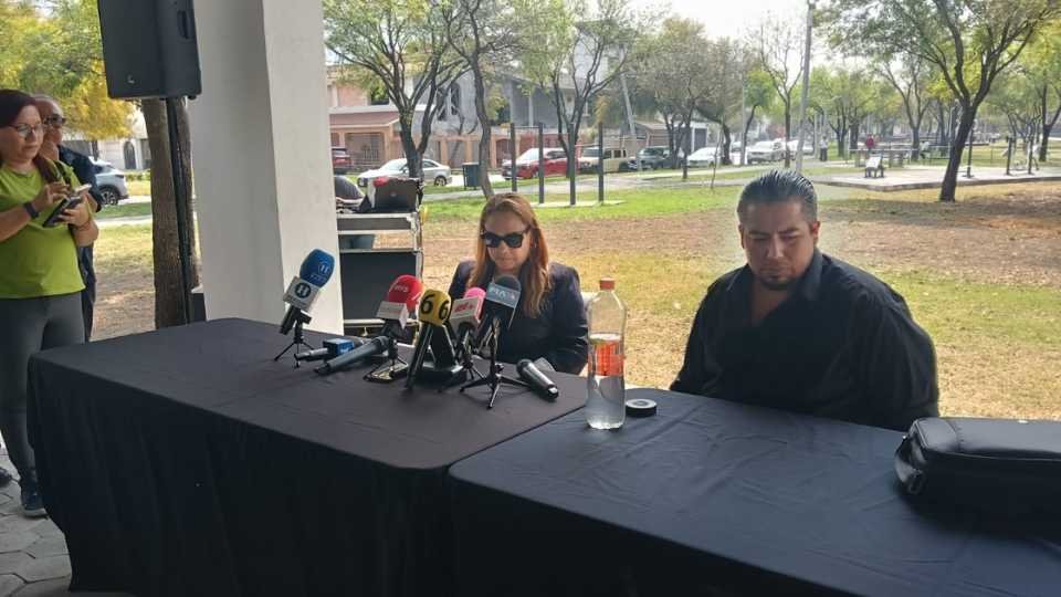“Abogado Ever Daniel González durante conferencia sobre el caso de Karina N en Monterrey”.