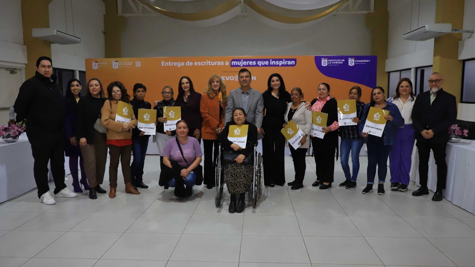 Entregan escrituras a mujeres en situación vulnerable en NL