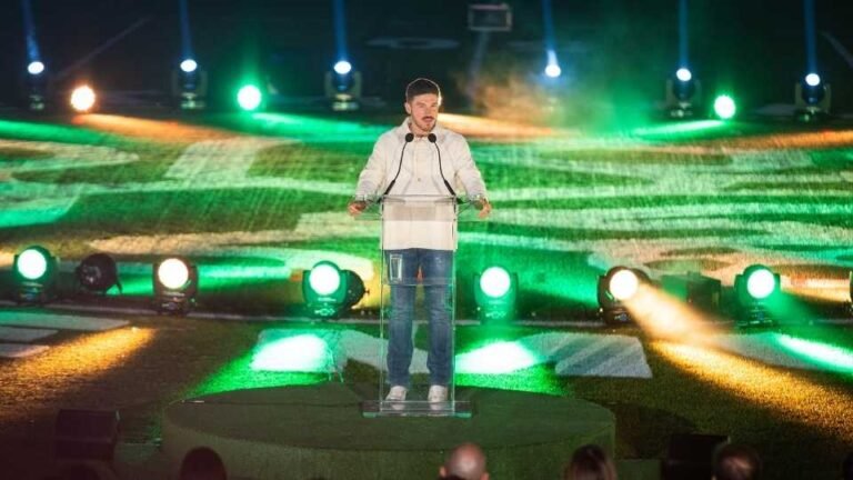 Samuel García enciende Tótem Mundialista en Nuevo León