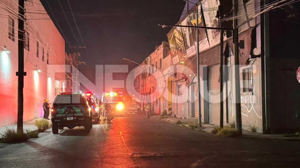 Se incendia empresa abandonada en el centro de Monterrey