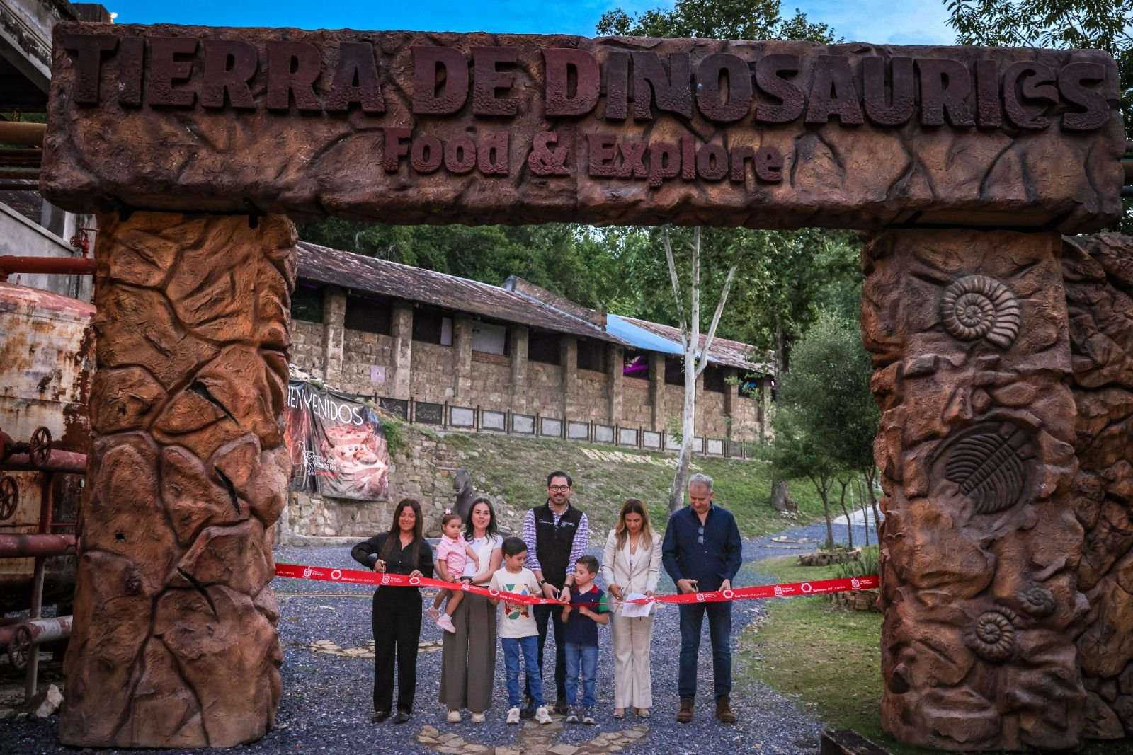 Inaugura David de la Peña “Santiago Tierra de Dinosaurios”