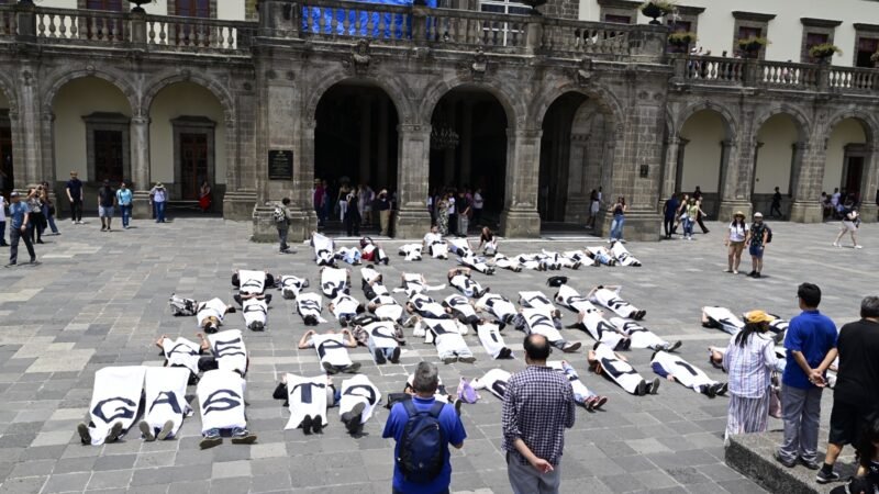 Exigen a Sheinbaum frenar alza en seguros médicos