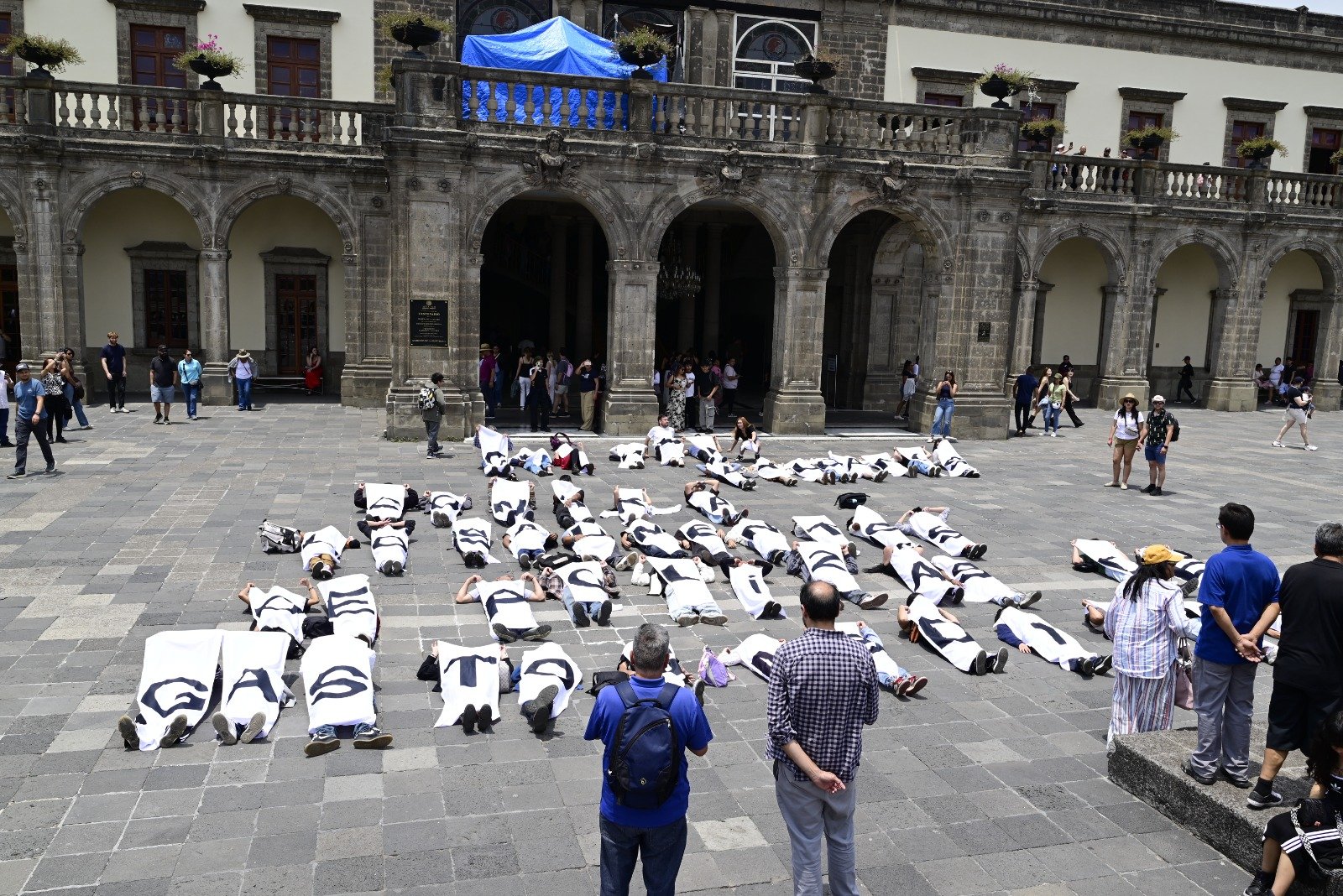 Exigen a Sheinbaum frenar alza en seguros médicos