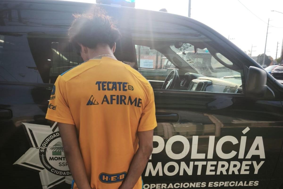 Detienen a menor tras persecución en Monterrey