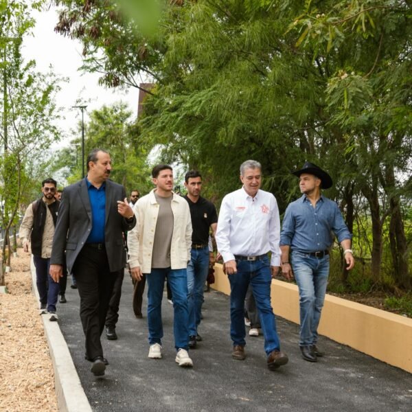 Inaugura Samuel García andador peatonal en Morones Prieto rumbo al Mundial