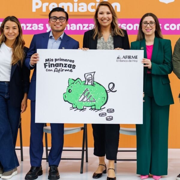 Félix Arratia reconoce ganadores de talleres financieros con Afirme