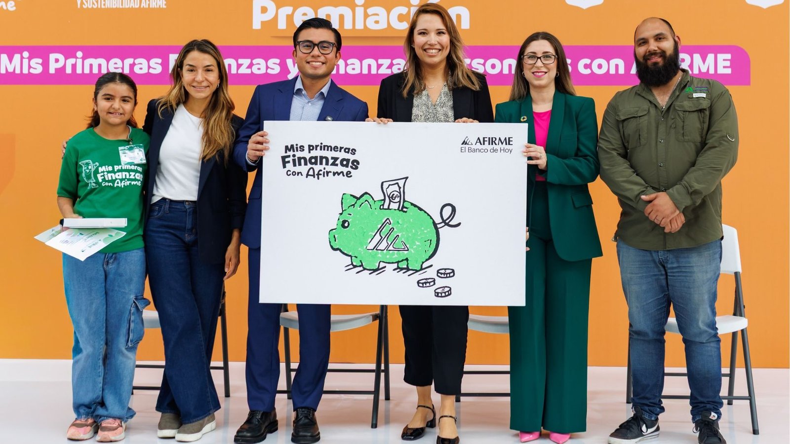 Félix Arratia reconoce ganadores de talleres financieros con Afirme