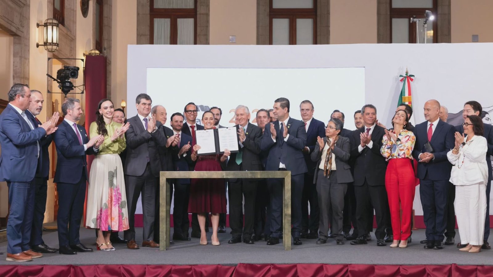 Sheinbaum impulsa la industria siderúrgica en México