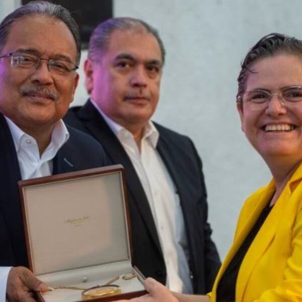 Escobedo reconoce a ciudadanos con la medalla Capitán José de Treviño