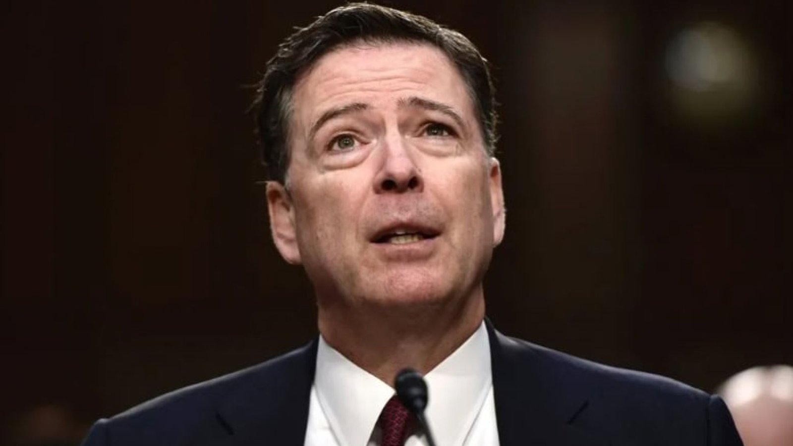 Ordenan arresto contra exdirector del FBI, James Comey