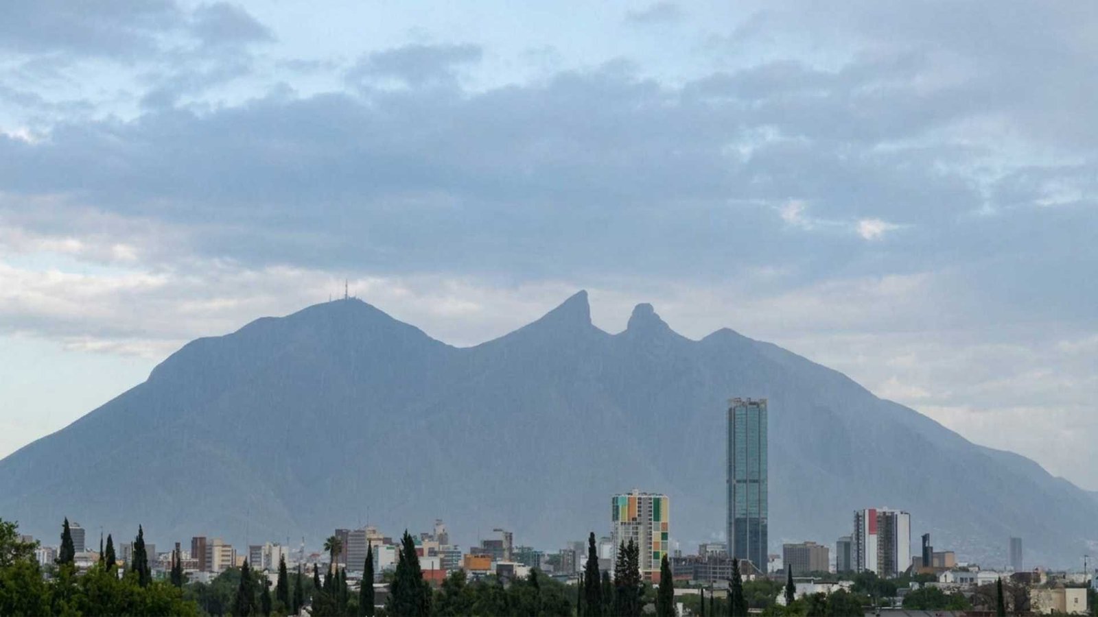 Alertan por lluvias y frío en Nuevo León