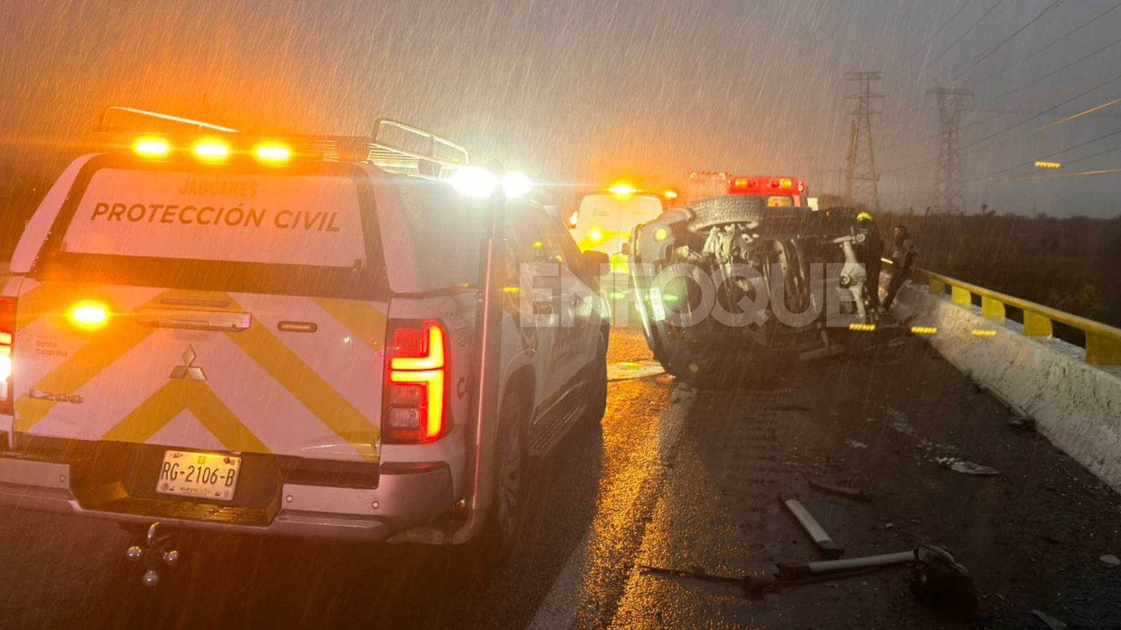 volcadura Libramiento Noroeste camioneta dañada”