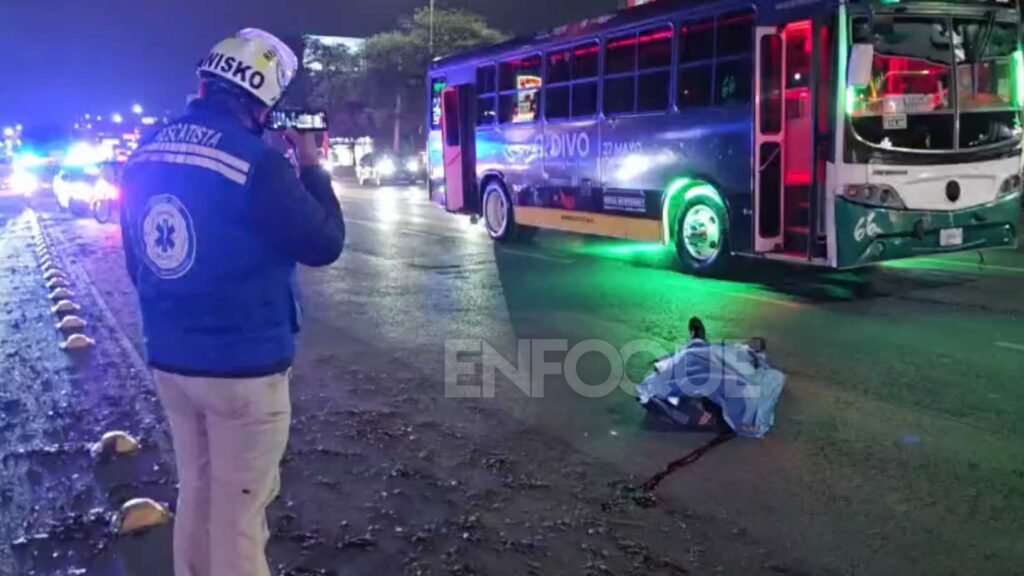 hombre atropellado Monterrey Garza Sada camión
