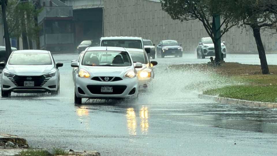 Granizada y tormenta sorprenden a Nuevo León