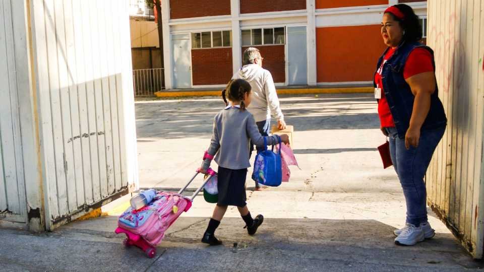 Regresan a clases más de un millón de alumnos en NL