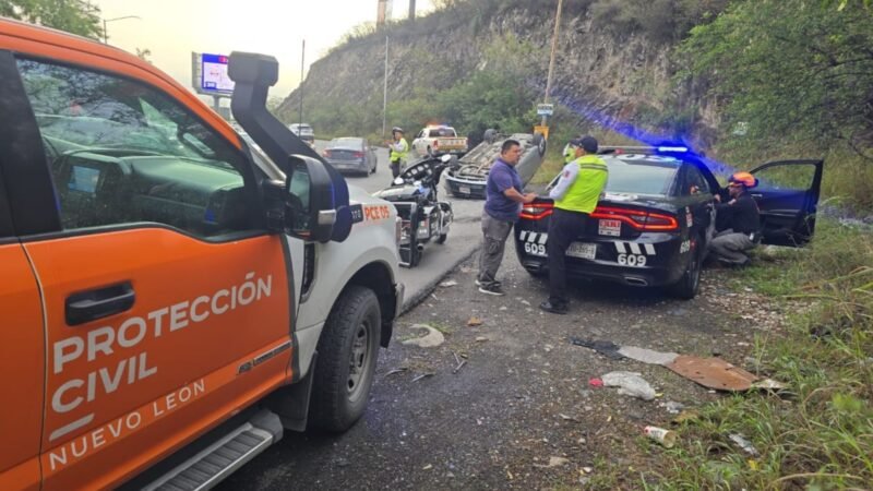 Vuelca automovilista en San Jerónimo