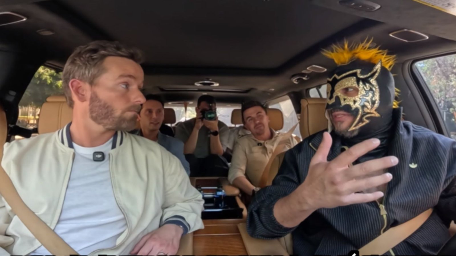 Escorpión Dorado genera polémica con elenco de Malcolm