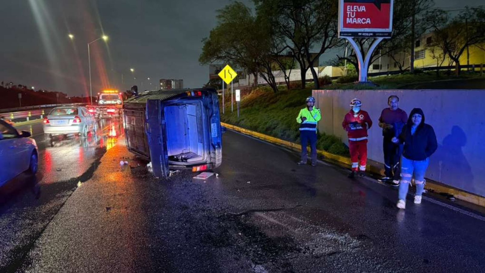 Vuelca automovilista en Guadalupe y resulta lesionado